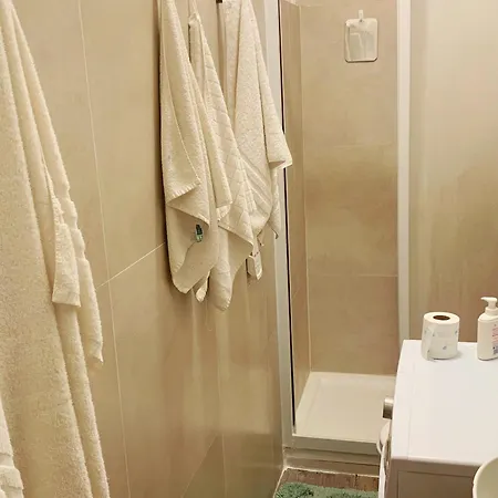 Shared Home Wang - Private & Shared Room